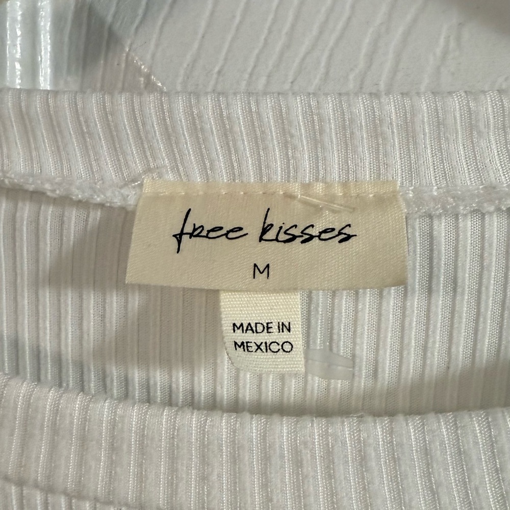 NEW Free Kisses White Ruffle Sleeve Top - Picture 4 of 5